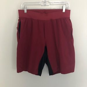 Men’s Lululemon Sz large workout shorts